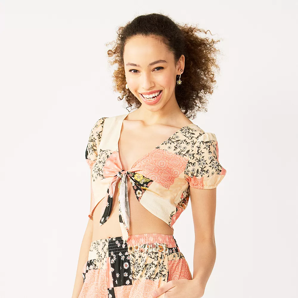 Juniors' Rewind Short Sleeve Knotted Front V-Neck Top 4 Juniors' Rewind Short Sleeve Knotted Front V-Neck Top - Image 2