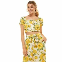 Juniors' Lily Rose Short Sleeve Button Front Top